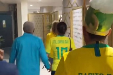 Vídeo: Gilberto Gil é alvo de ofensas de bolsonaristas no Catar