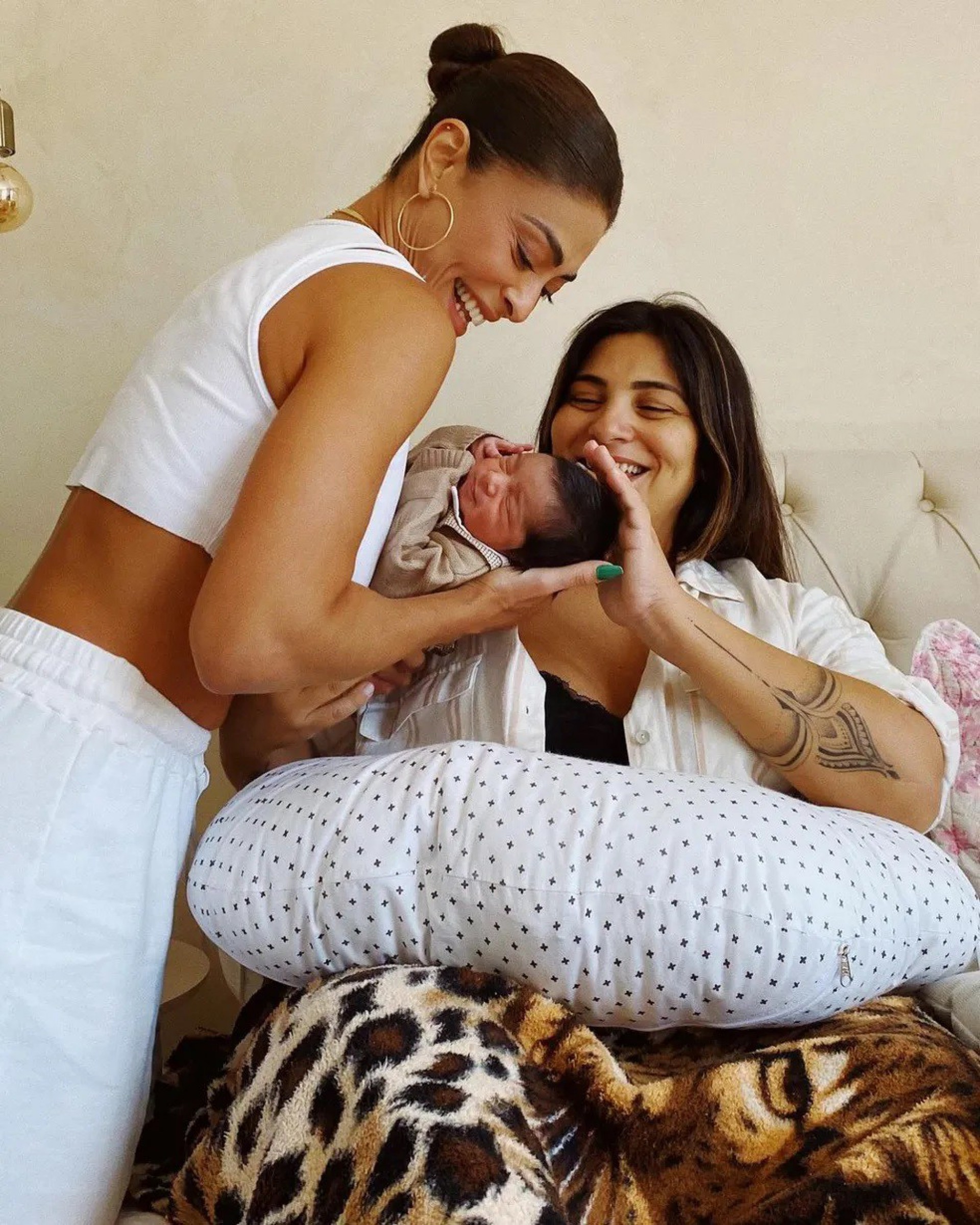 Nas redes sociais, Juliana Paes celebra nascimento de sobrinho - Reprodução / Instagram