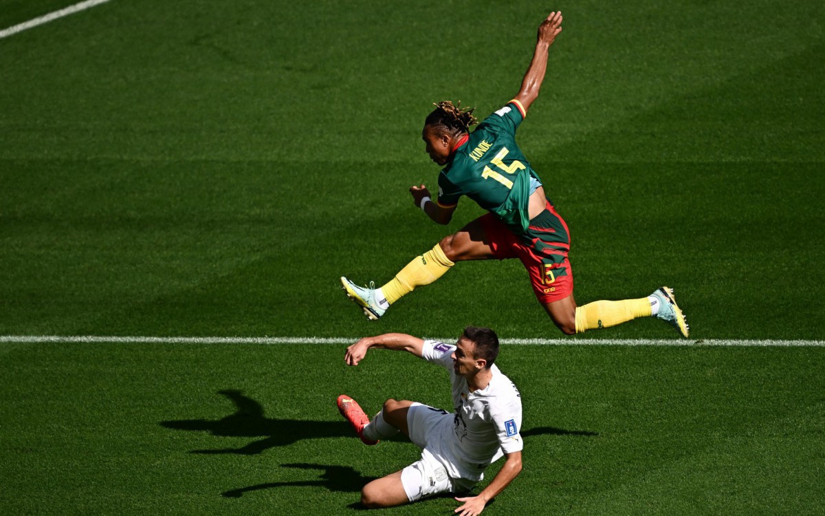 Camarões e Sérvia fazem jogo eletrizante pelo grupo do Brasil