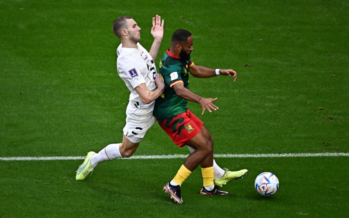 Camarões e Sérvia fazem jogo eletrizante pelo grupo do Brasil