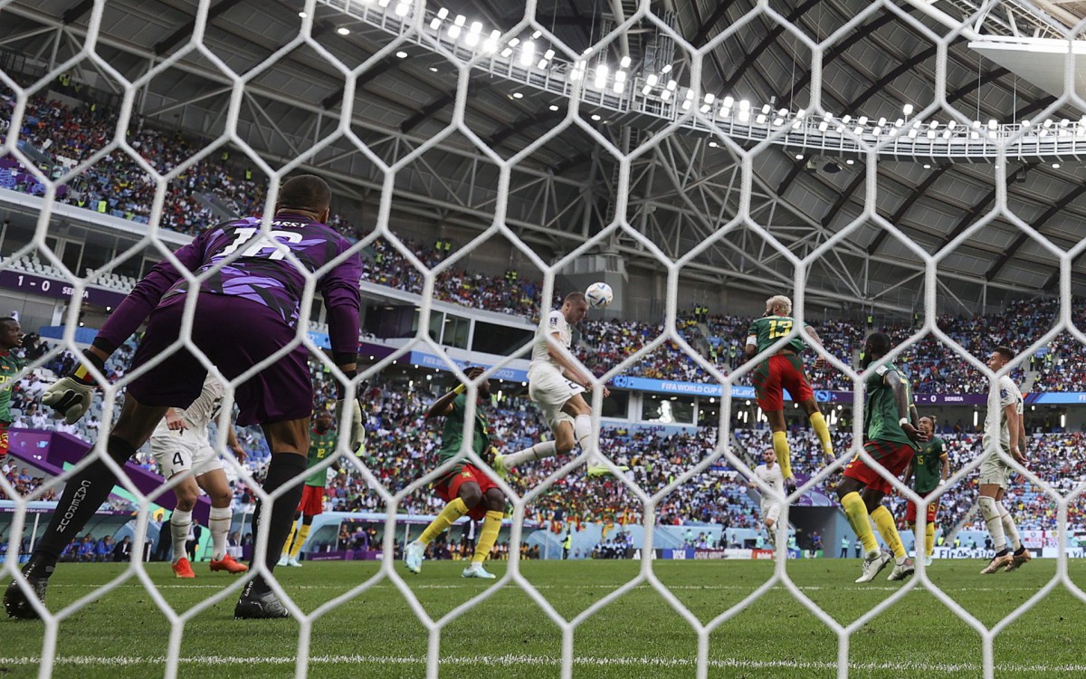 Camarões e Sérvia fazem jogo eletrizante pelo grupo do Brasil