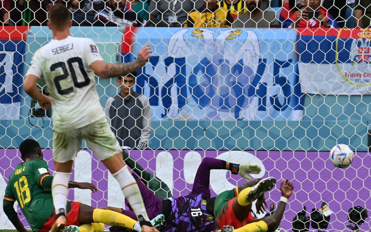 Camarões e Sérvia fazem jogo eletrizante pelo grupo do Brasil