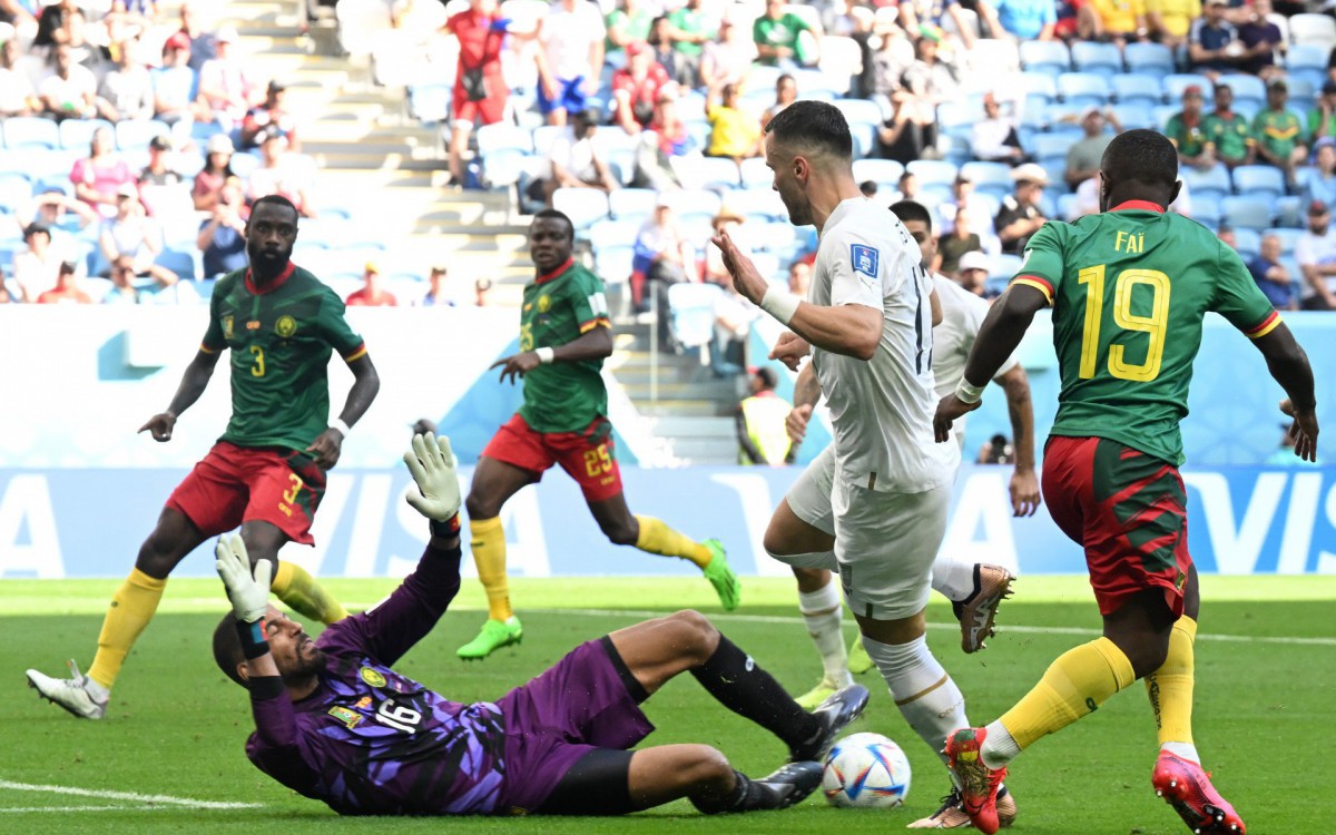 Camarões e Sérvia fazem jogo eletrizante pelo grupo do Brasil