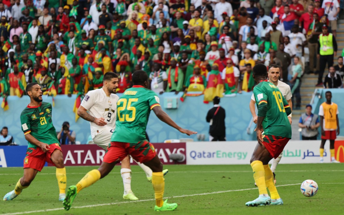 Camarões e Sérvia fazem jogo eletrizante pelo grupo do Brasil