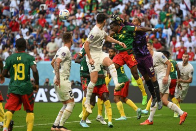 Camarões e Sérvia empatam em jogão pelo grupo do Brasil, que pode se classificar nesta segunda