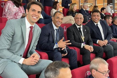 Reencontro de craques! Ronaldo Fenômeno fica ao lado de Kaká, Cafu e Roberto Carlos no jogo da seleção