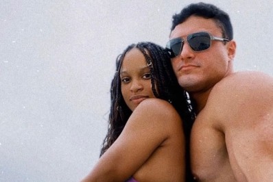 Ginasta Rebeca Andrade posta foto de biquíni ao lado do namorado: 'Amor não se mede pelo tempo'