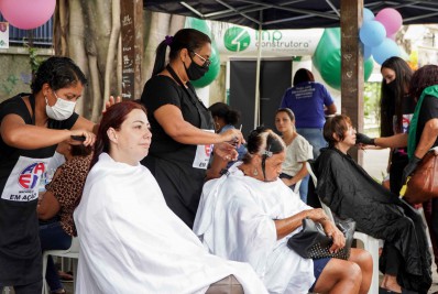 Serviços gratuitos na Praça Zé Garoto atrai moradores