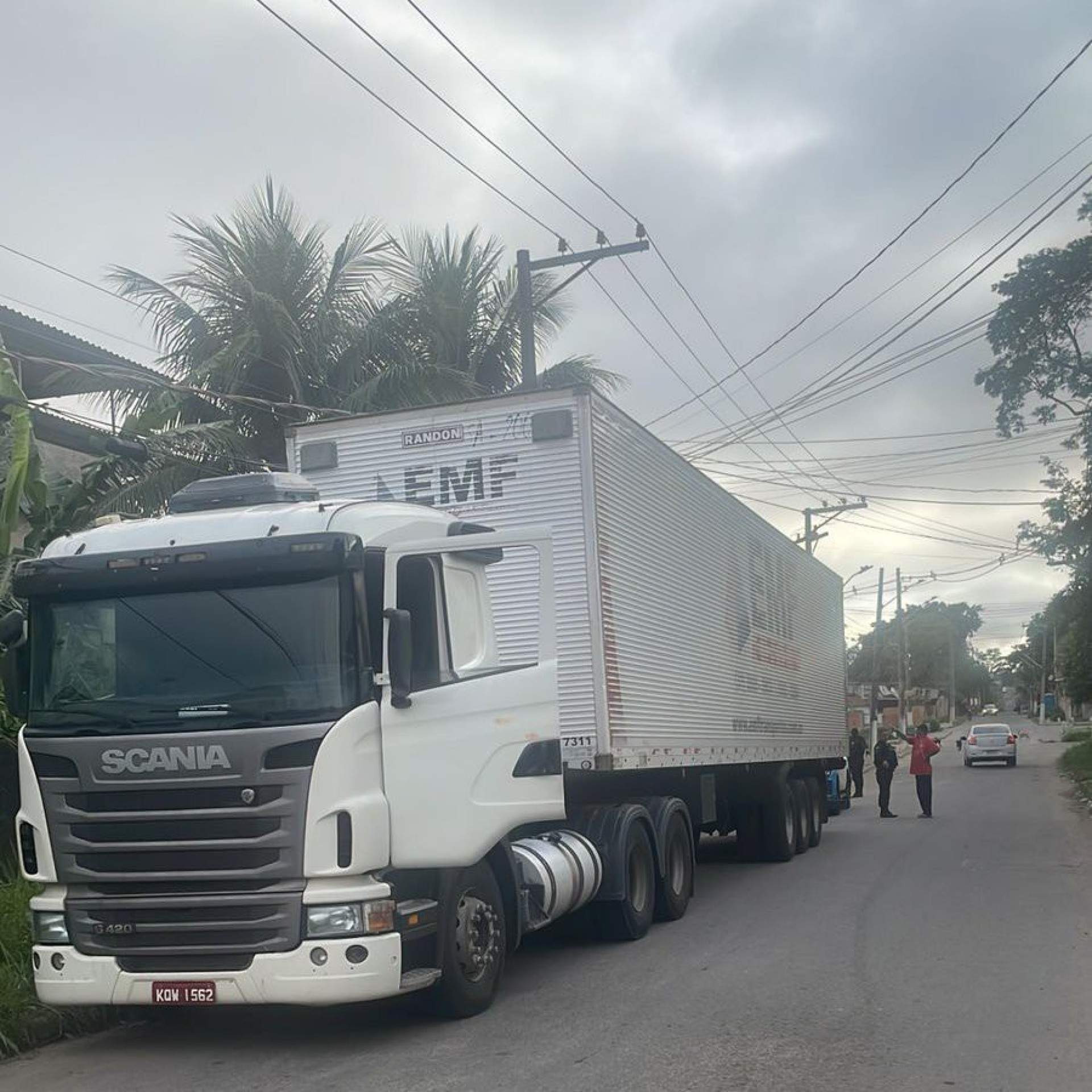 Agentes do 15&ordm;BPM (Duque de Caxias) frustraram um assalto a um caminh&atilde;o que transportava cloro, no bairro Jardim Gramacho