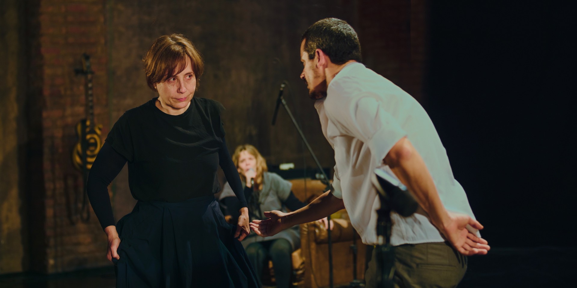 Com ingresso a R$ 60,00 (inteira) e R$ 30,00 (meia-entrada) a peça Neva segue em curta temporada no Teatro da UFF.