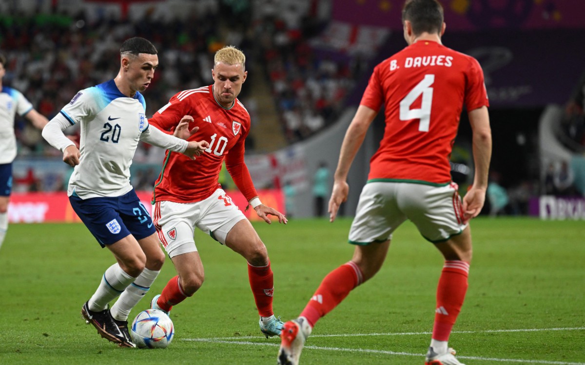 Phil Foden ganhou oportunidade no time titular da Inglaterra, nesta ter&ccedil;a-feira, contra o Pa&iacute;s de Gales