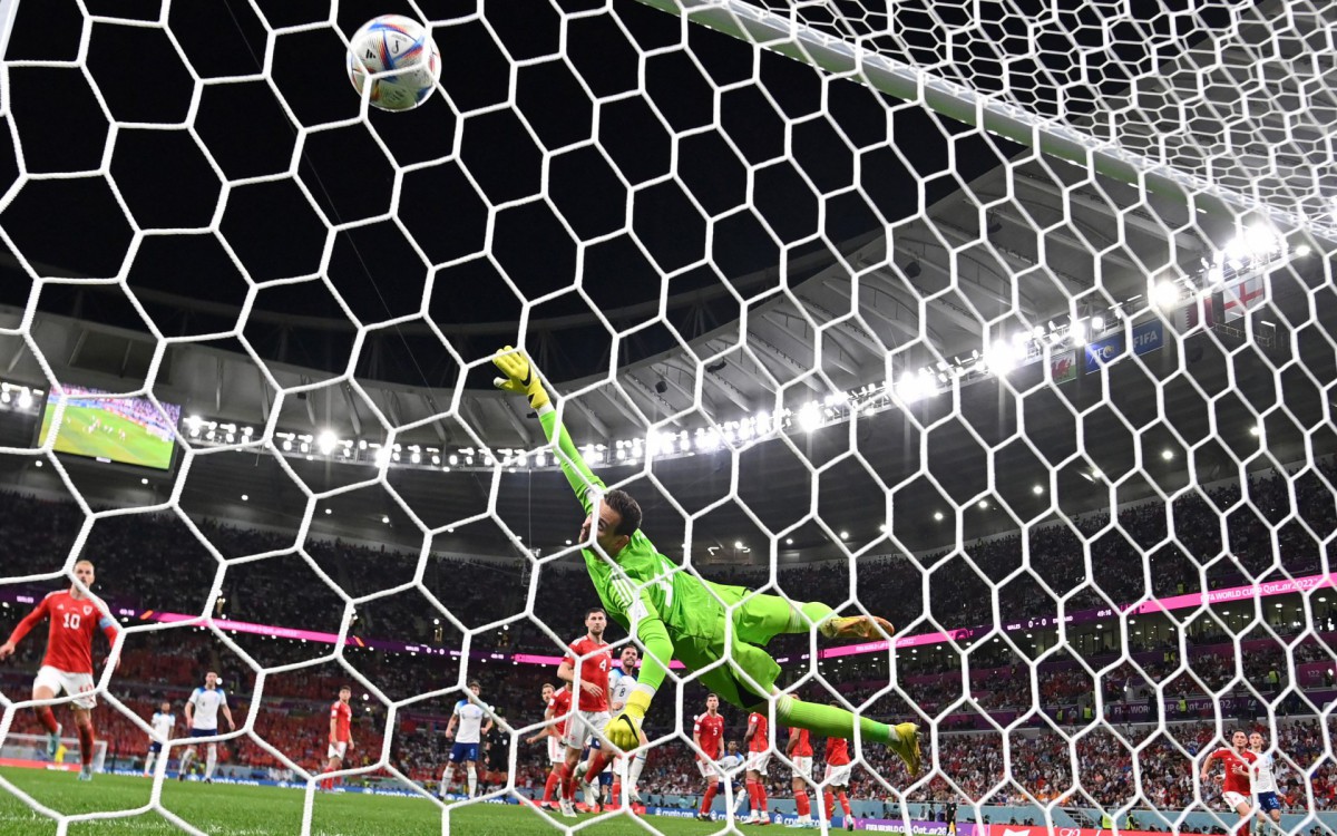 Danny Ward se esticou, mas n&atilde;o conseguiu evitar o gol de falta de Rashford