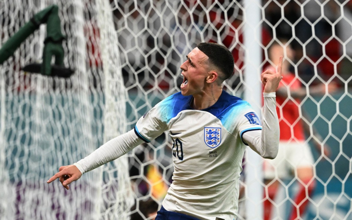 Phil Foden vibrou com o gol marcado sobre Gales