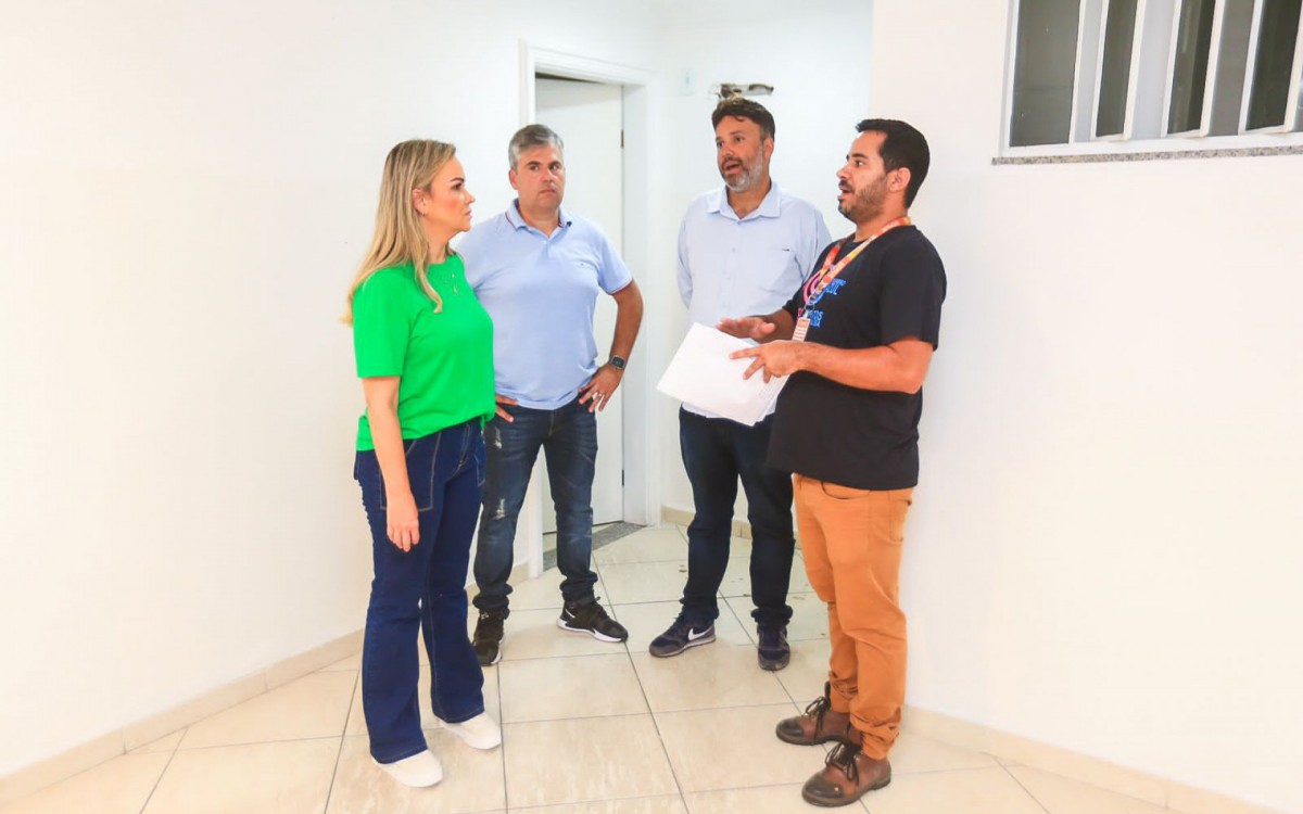 A deputada federal Daniela do Waguinho, secret&aacute;rios Andr&eacute; Rocha (Comunica&ccedil;&atilde;o Social) e Christian Vieira (Sa&uacute;de) conhecem o projeto da Unidade Especializada de Atendimento aos Idosos