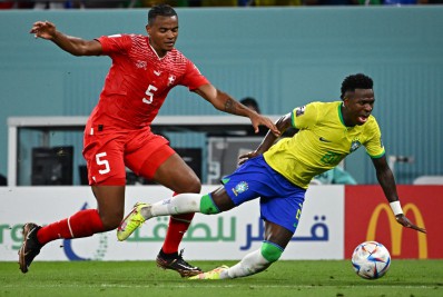 Gramado de partida contra a Suíça gera reclamações de jogadores da Seleção