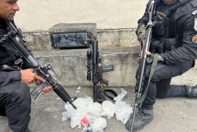 Suspeito é baleado durante confronto com a PM na Vila Kennedy