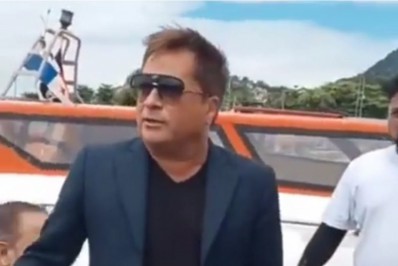 Turistas e artistas desembarcam em Angra