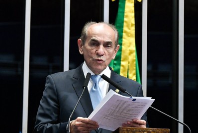 Senador diz ter certeza de que conseguirá assinaturas para tramitação de PEC