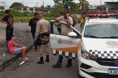 Guarda Municipal de Belford Roxo resgata idosa que passava mal na rua