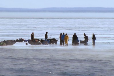 Cerca de 200 pescadores são resgatados de placa de gelo à deriva em Minnesota