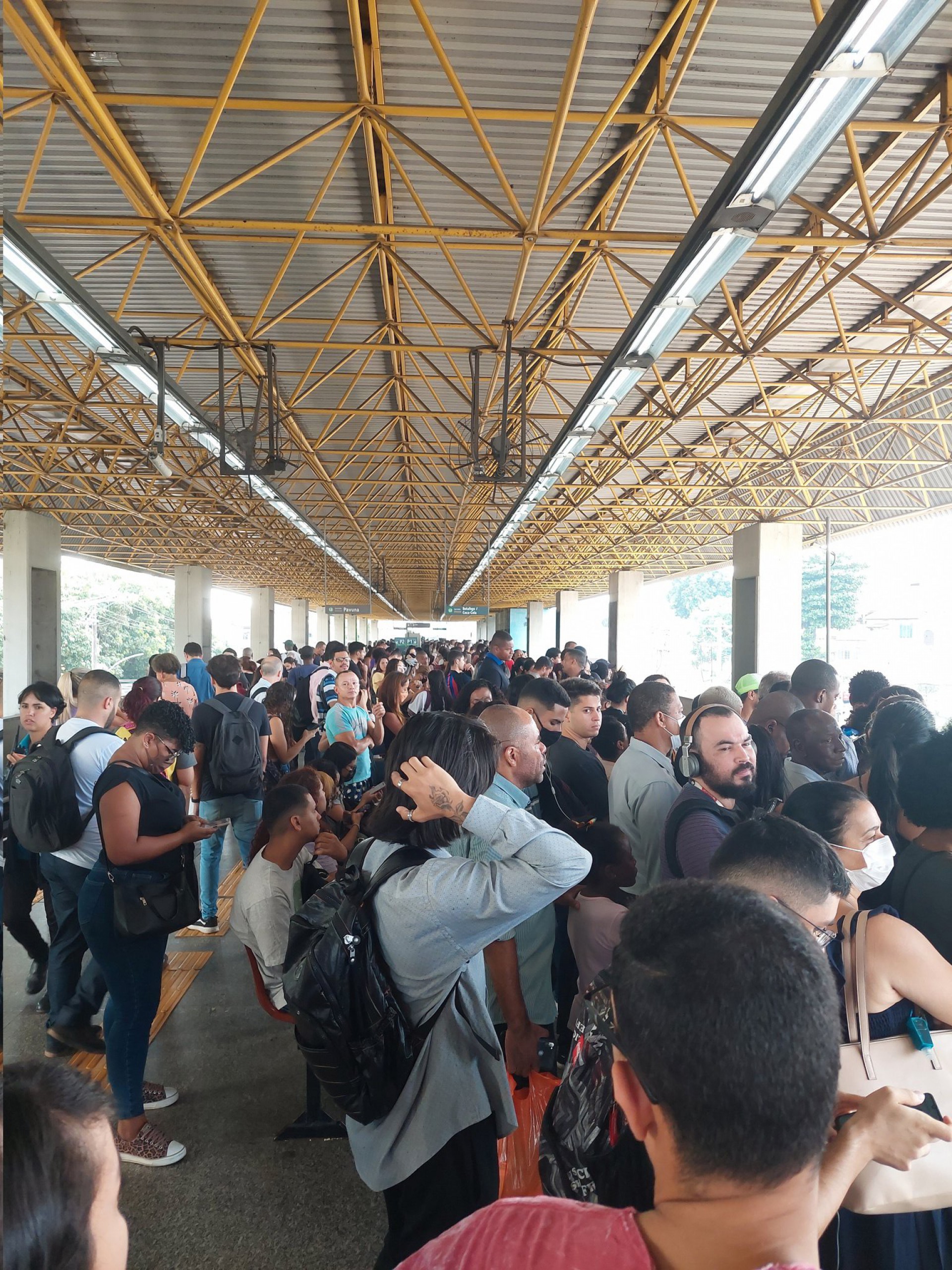 Ocorrência aconteceu por volta das 8h e a circulação chegou a ficar irregular no trecho - Reprodução/Redes Sociais