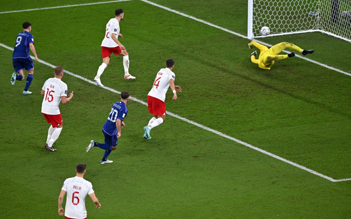 Momento em que Mac Allister balan&ccedil;ou as redes da Pol&ocirc;nia