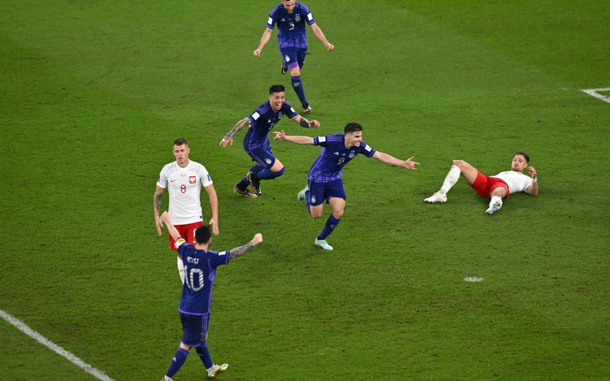 Juli&aacute;n &Aacute;lvarez marcou o segundo da Argentina contra a Pol&ocirc;nia