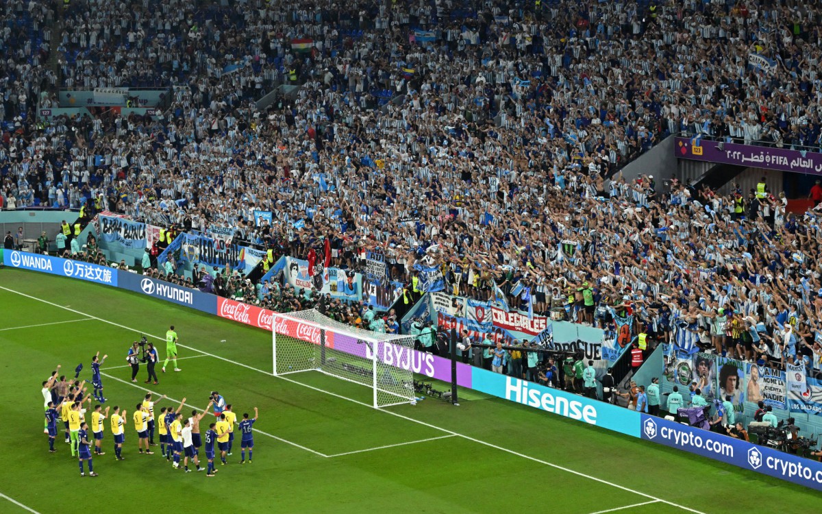 Jogadores da Argentina saudaram a torcida ap&oacute;s a vit&oacute;ria sobre a Pol&ocirc;nia