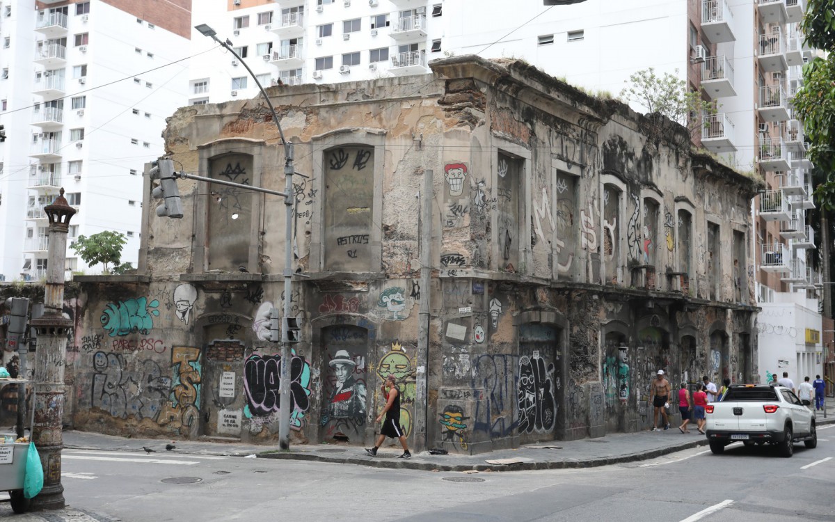 Palacete Visconde de S&atilde;o Louren&ccedil;o, esquina da Rua do Riachuelo com Rua dos Inv&aacute;lidos.