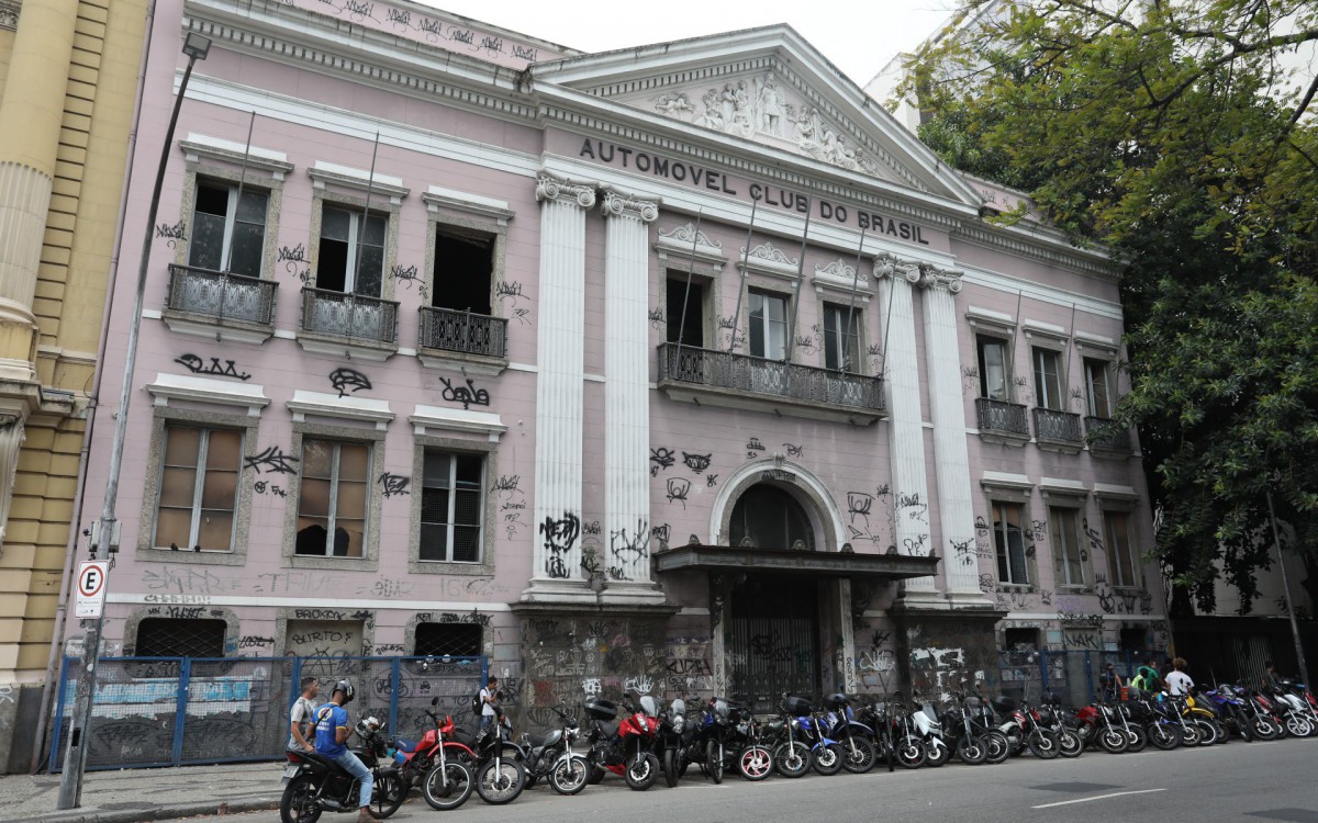 Mesmo largado, o Autom&oacute;vel Club do Brasil ainda &eacute; imponente