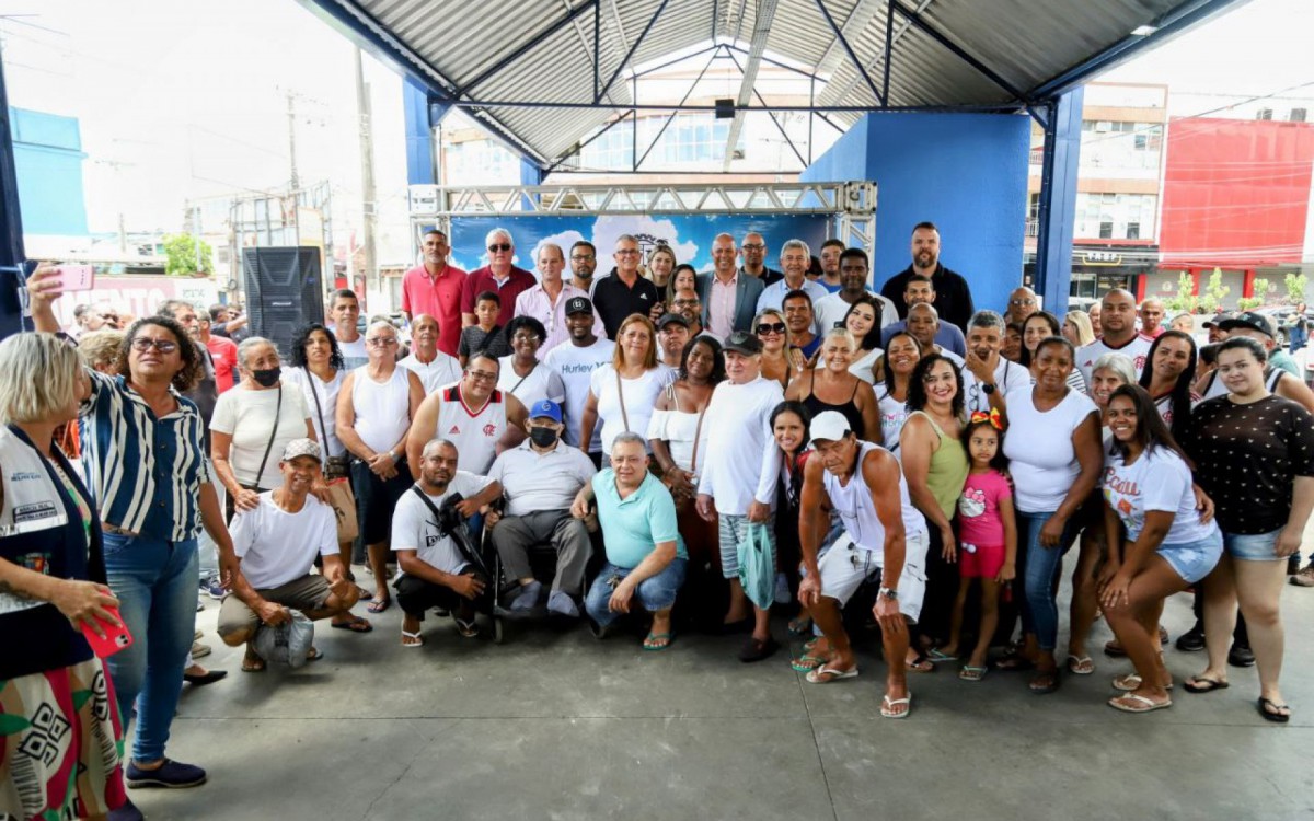 Comerciantes e autoridades na inaugura&ccedil;&atilde;o do camel&oacute;dromo de Vilar dos Teles, em S&atilde;o Jo&atilde;o de Meriti