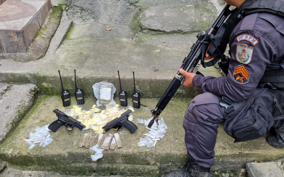 Armas apreendidas com suspeitos na Comunidade Buraco do Boi