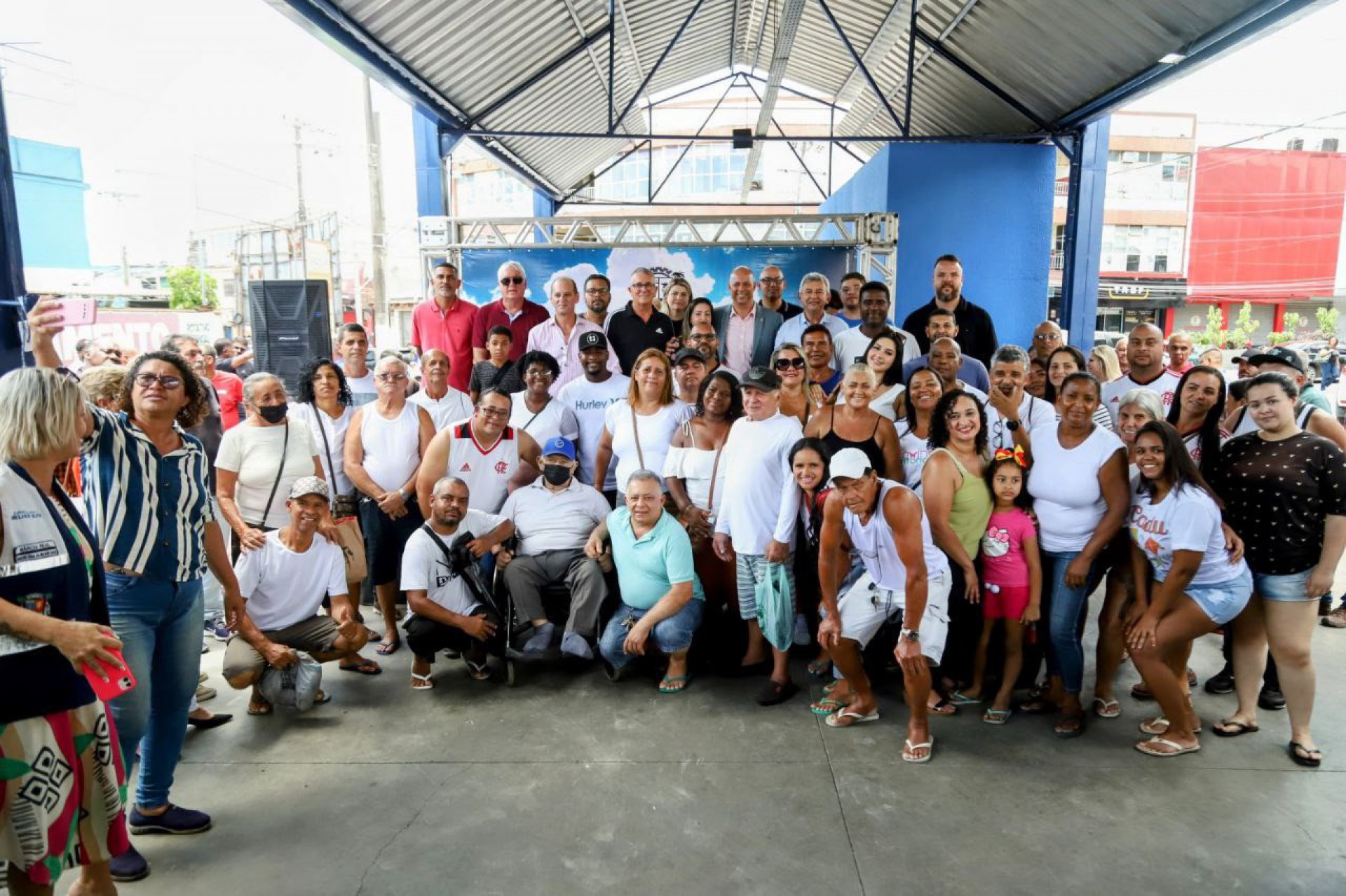 Comerciantes e autoridades na inauguração do camelódromo de Vilar dos Teles, em São João de Meriti - Divulgação/ PMSJM