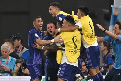 Dominante, Argentina vence a Polônia e avança às oitavas da Copa como líder do Grupo C