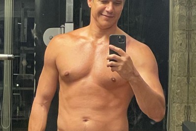 Aos 52 anos, Márcio Garcia posa sem camisa e brinca: 'O coroa tá on'