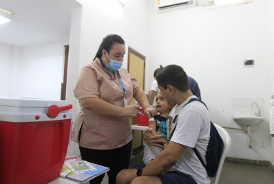 'O perigo ainda não passou', diz pai sobre retomada da vacinação de crianças de 3 a 4 anos