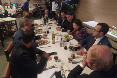 PL sela apoio à reeleição de Lira durante jantar com Bolsonaro