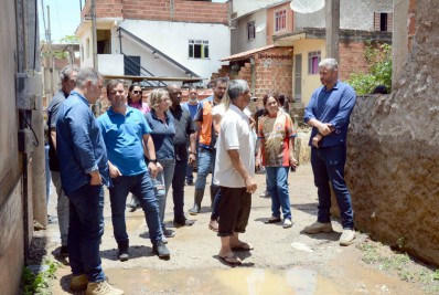 Prefeito Rodrigo Drable acompanha limpeza nas ruas após chuvas fortes
