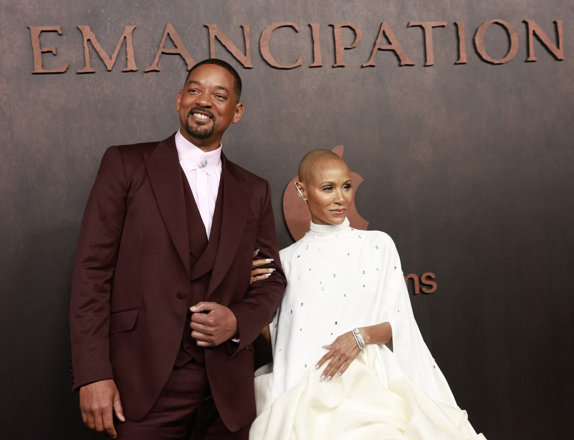Will Smith faz primeira aparição pública após dar tapa em Chris Rock no Oscar. Ator esteve no lançamento de 'Emancipation', na Califórnia. Ele estava acompanhado pela mulher, Jada Pinkett Smith, e pelos filhos do casal - AFP