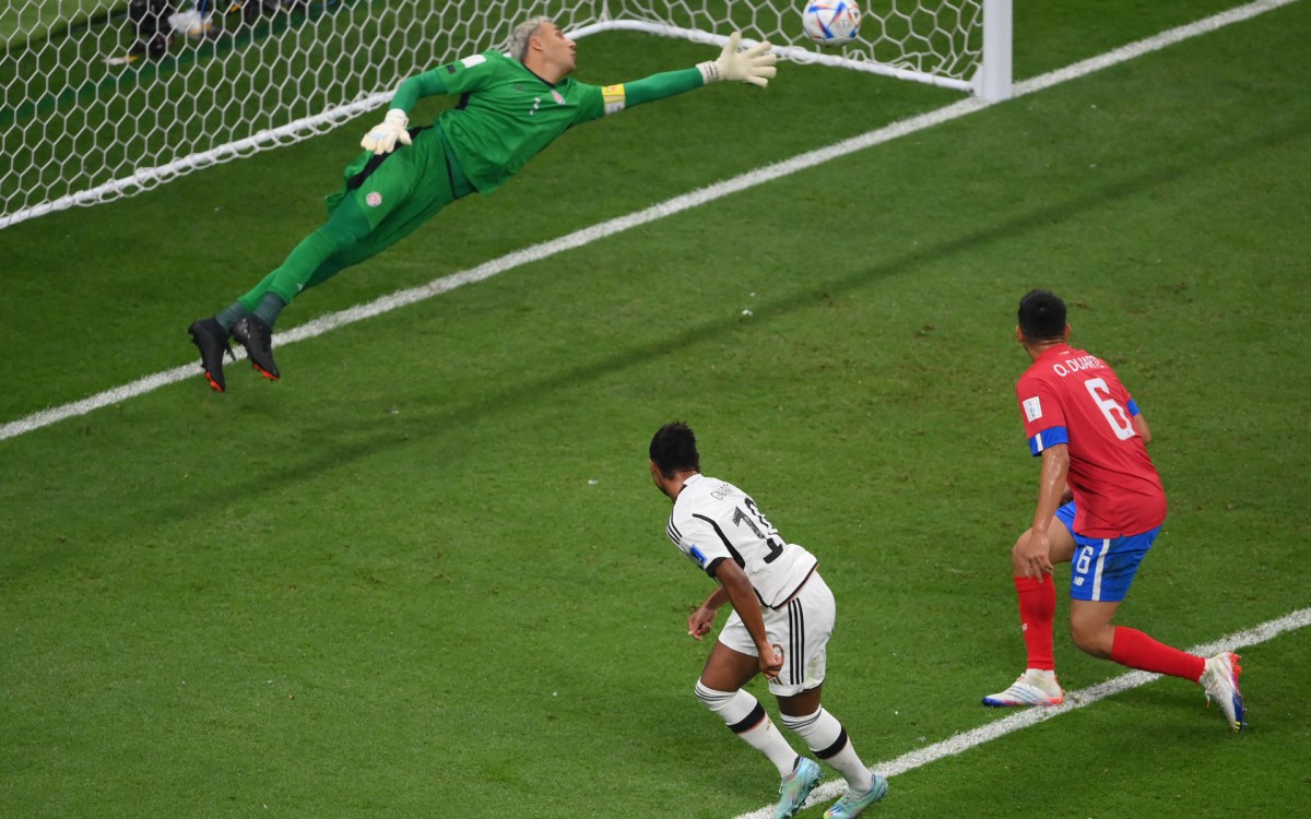 Momento em que Gnabry abre o placar para a Alemanha no Al Bayt Stadium