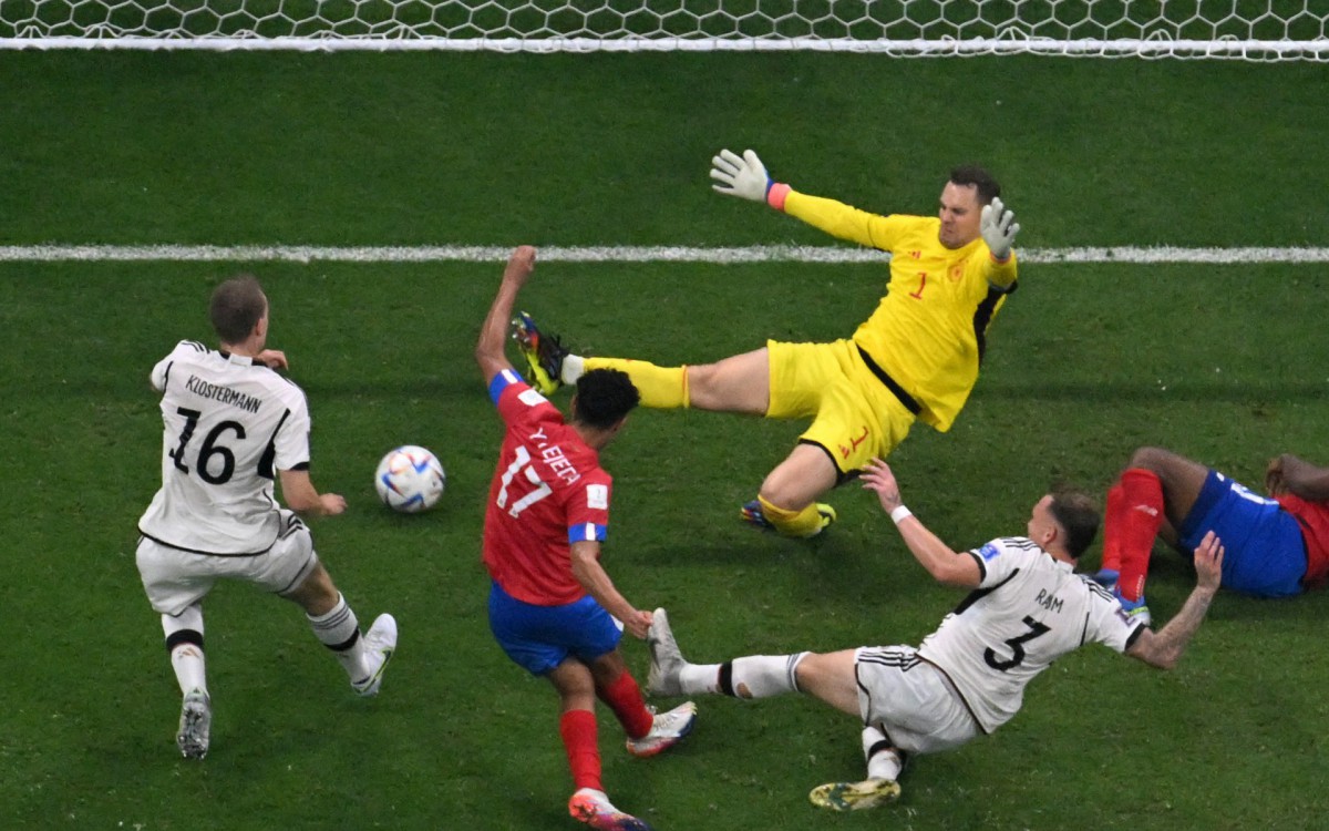 No retorno para o segundo tempo, a Costa Rica melhorou e logo conseguiu o empate com Tejeda