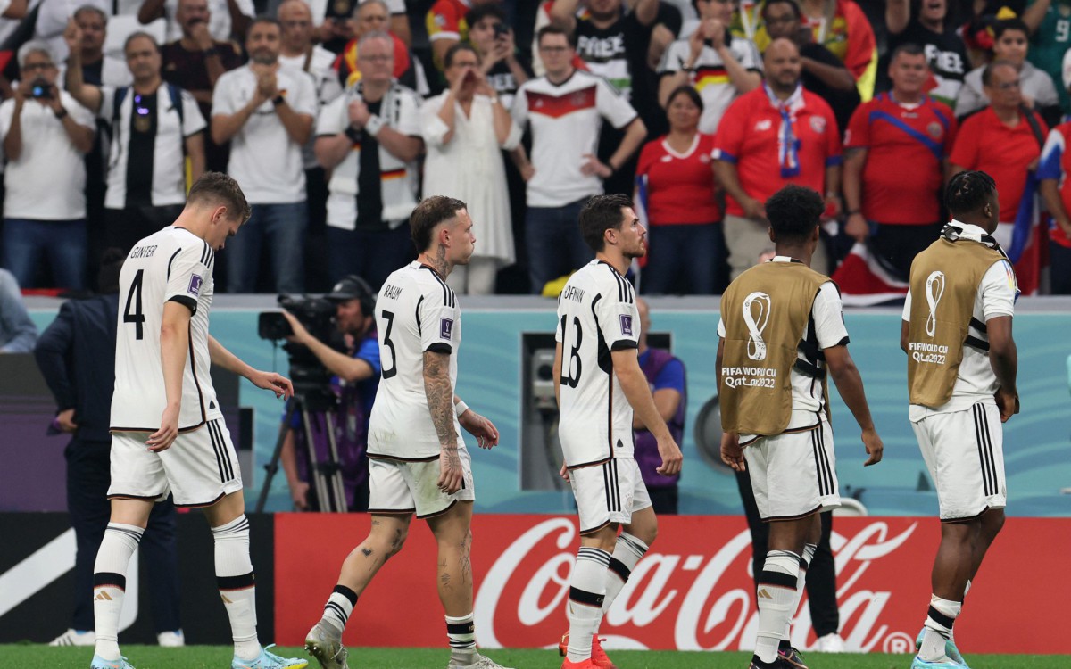 Germany players leave the pitch after they failed to qualify during the Qatar 2022 World Cup Group E football match between Costa Rica and Germany at the Al-Bayt Stadium in Al Khor, north of Doha on December 1, 2022.
KARIM JAAFAR / AFP