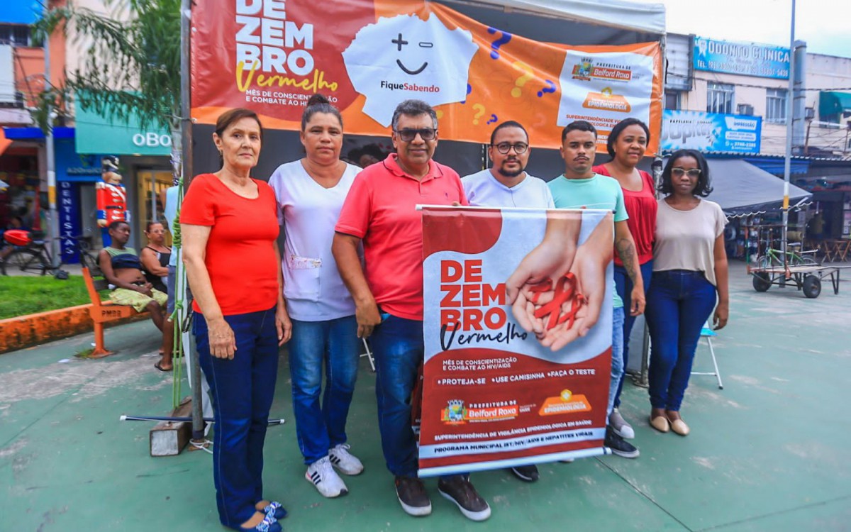 Equipe da Secretaria de Sa&uacute;de faz campanha com informa&ccedil;&otilde;es sobre o combate a Aids