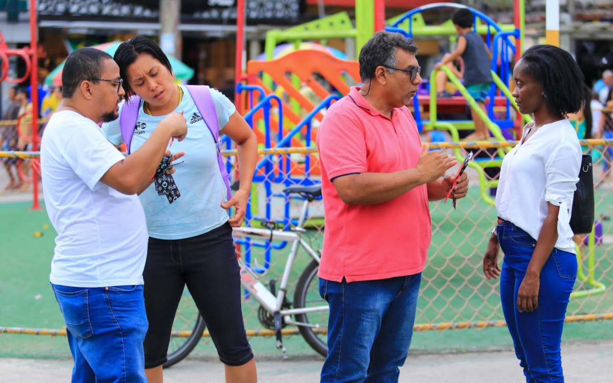 A instrutora de mergulho M&ocirc;nica Hashimoto (&agrave; esquerda) enfatizou que h&aacute; ainda muito preconceito