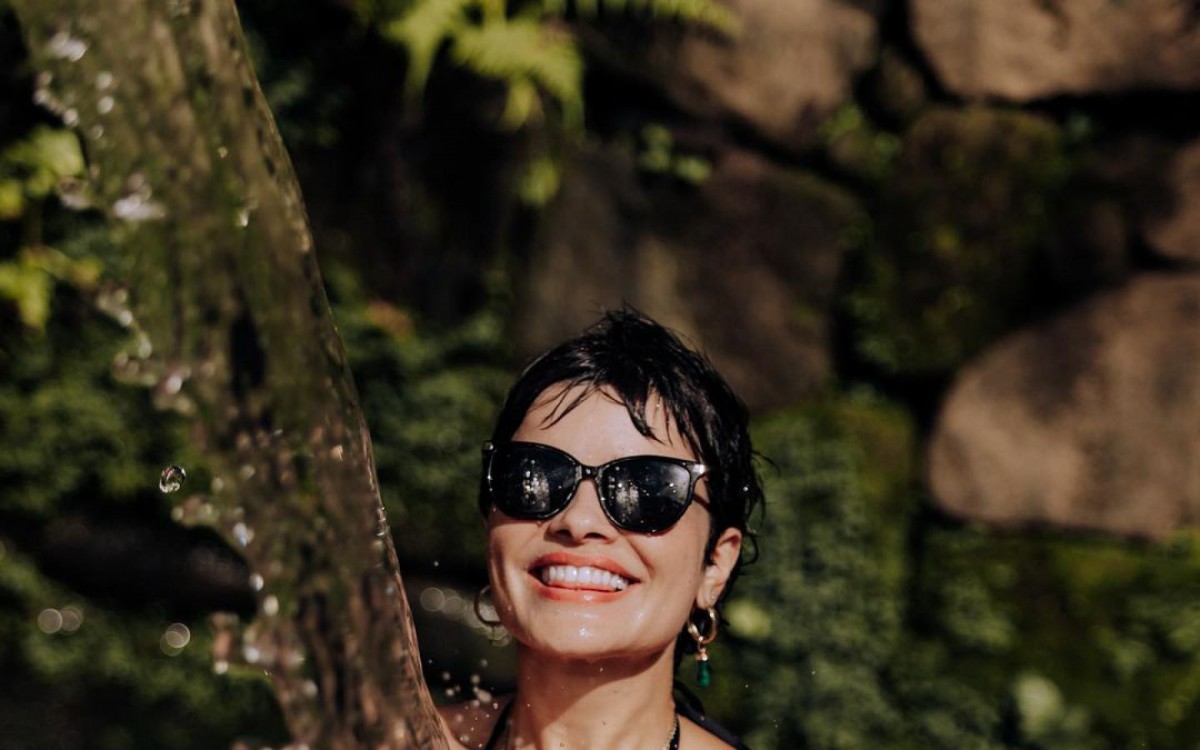 Vanessa Giácomo sensualiza de biquíni nas redes sociais