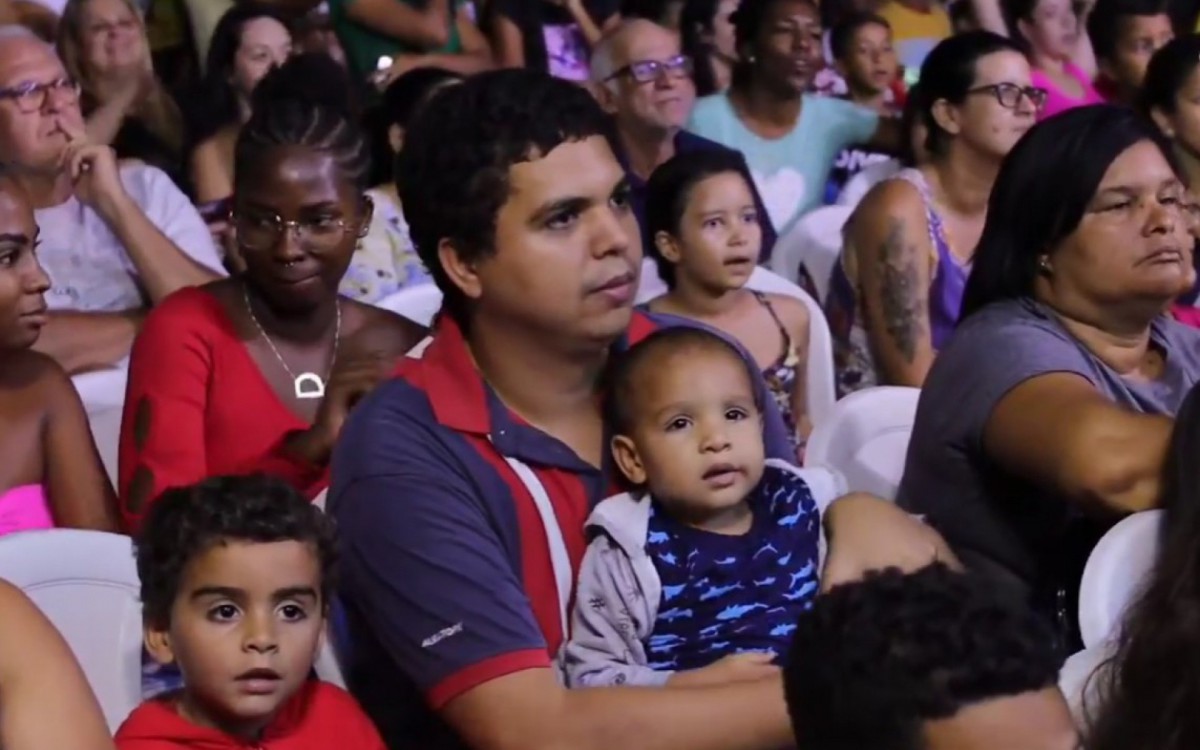 As fam&iacute;lias se re&uacute;nem para celebrar a vida