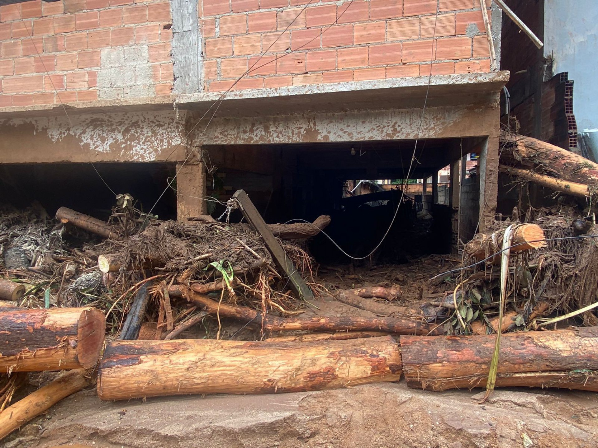 Uma idosa morreu depois de ficar soterrada em Conceição de Macabu - Divulgação