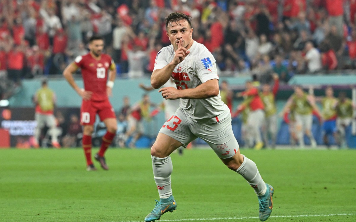 Shaqiri pediu sil&ecirc;ncio aos torcedores s&eacute;rvios ap&oacute;s marcar o gol da Su&iacute;&ccedil;a