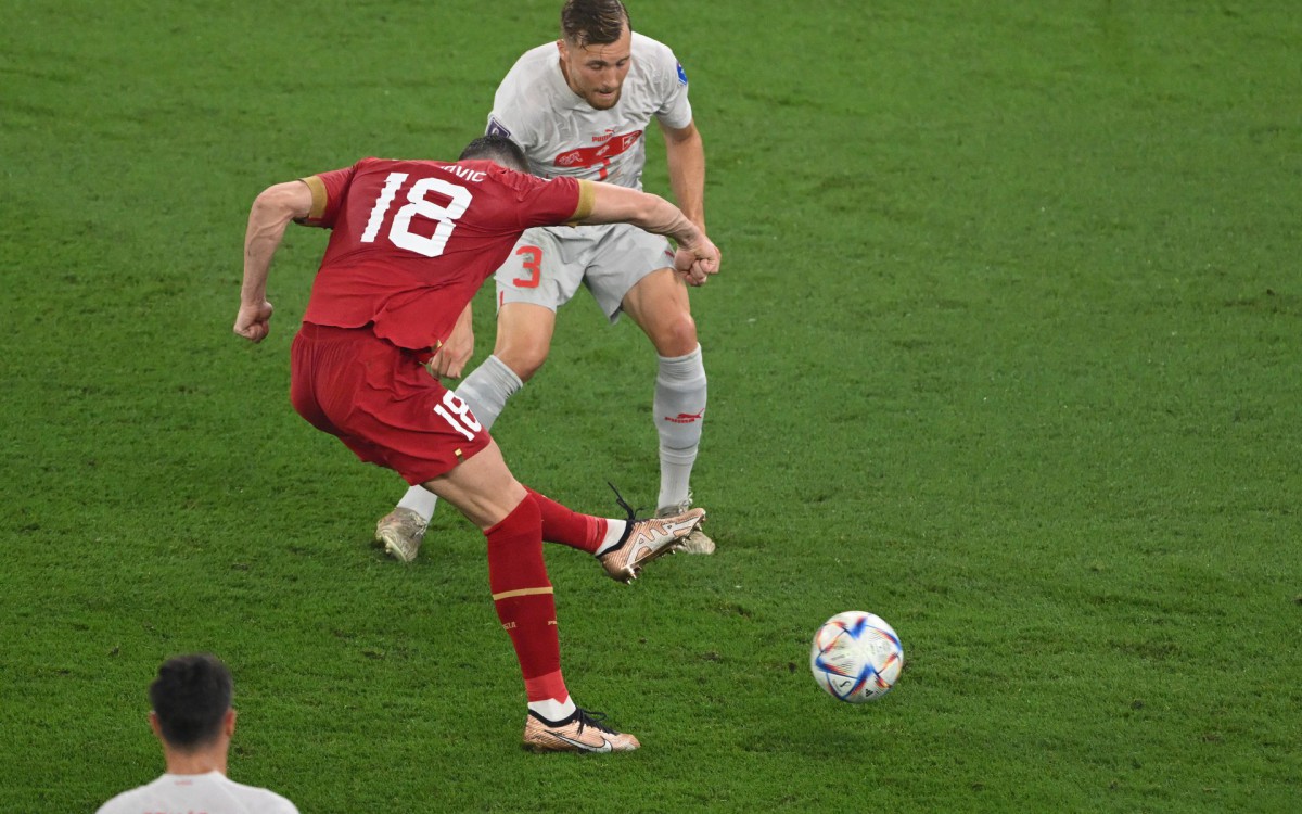 Vlahovic marcou o segundo gol da S&eacute;rvia na partida