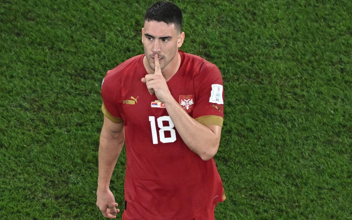 Vlahovic pediu sil&ecirc;ncio ap&oacute;s o gol que colocou a S&eacute;rvia em vantagem no placar